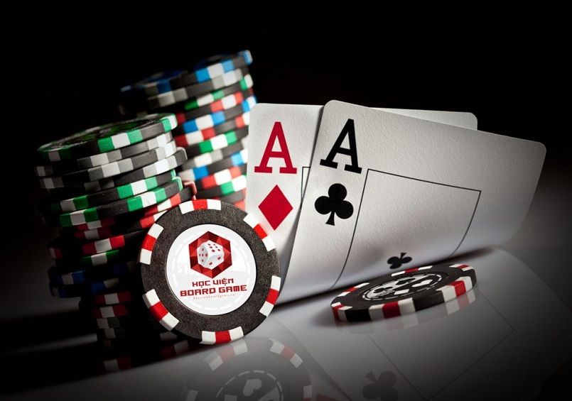 Mỗi một ván chơi Poker đều là một cuộc đấu trí tuệ căng thẳng và đầy kịch tính
